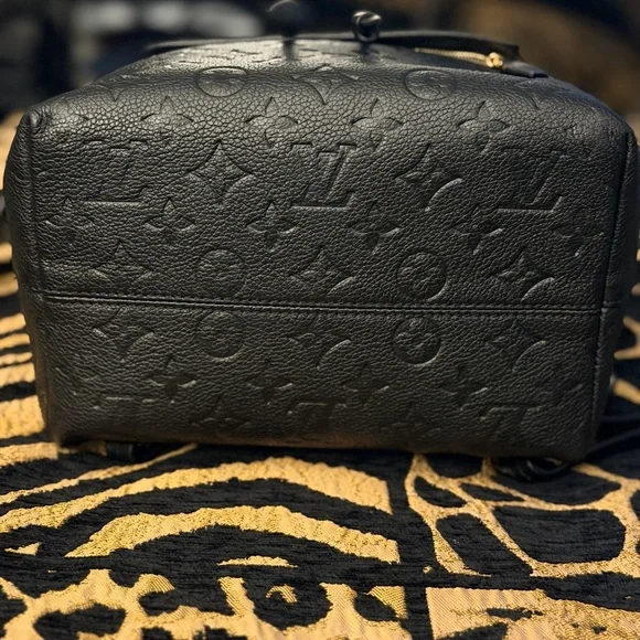Authentic Louis Vuitton black montouris backpack GREAT CONDITION - Picture 5 of 16